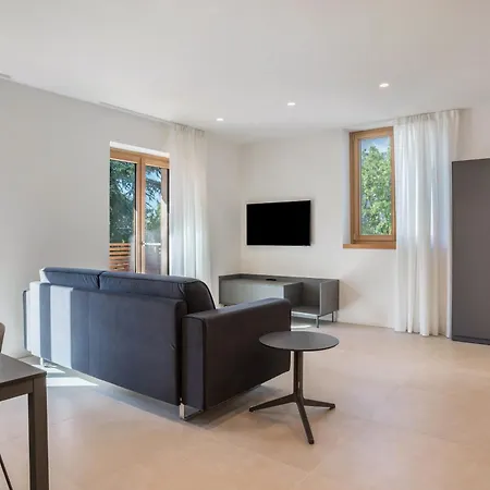 Apartment Midum Family Balcony