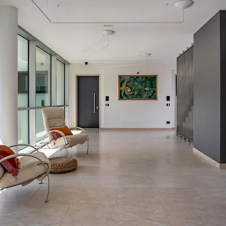 Midum Family Balcony Apartment